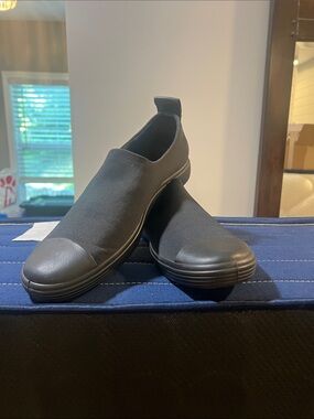 Ecco ladies Black Slip-On Stretch Loafers size 11 (41)
